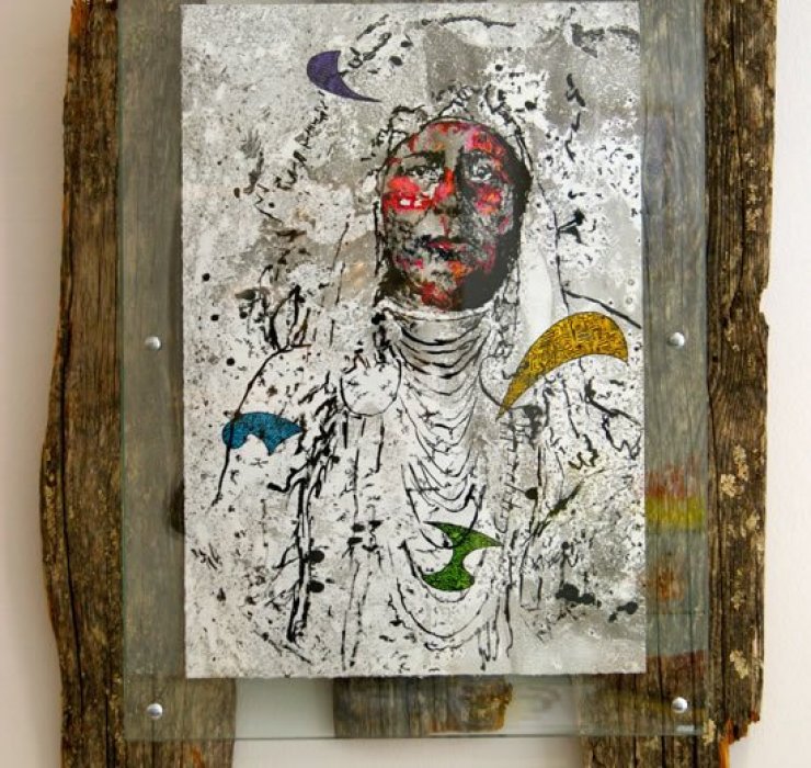 Portrait aus Glas auf Holz