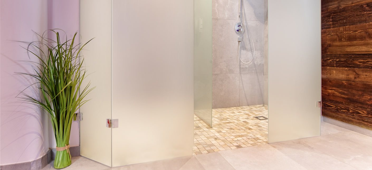 Glasdusche im Badezimmer